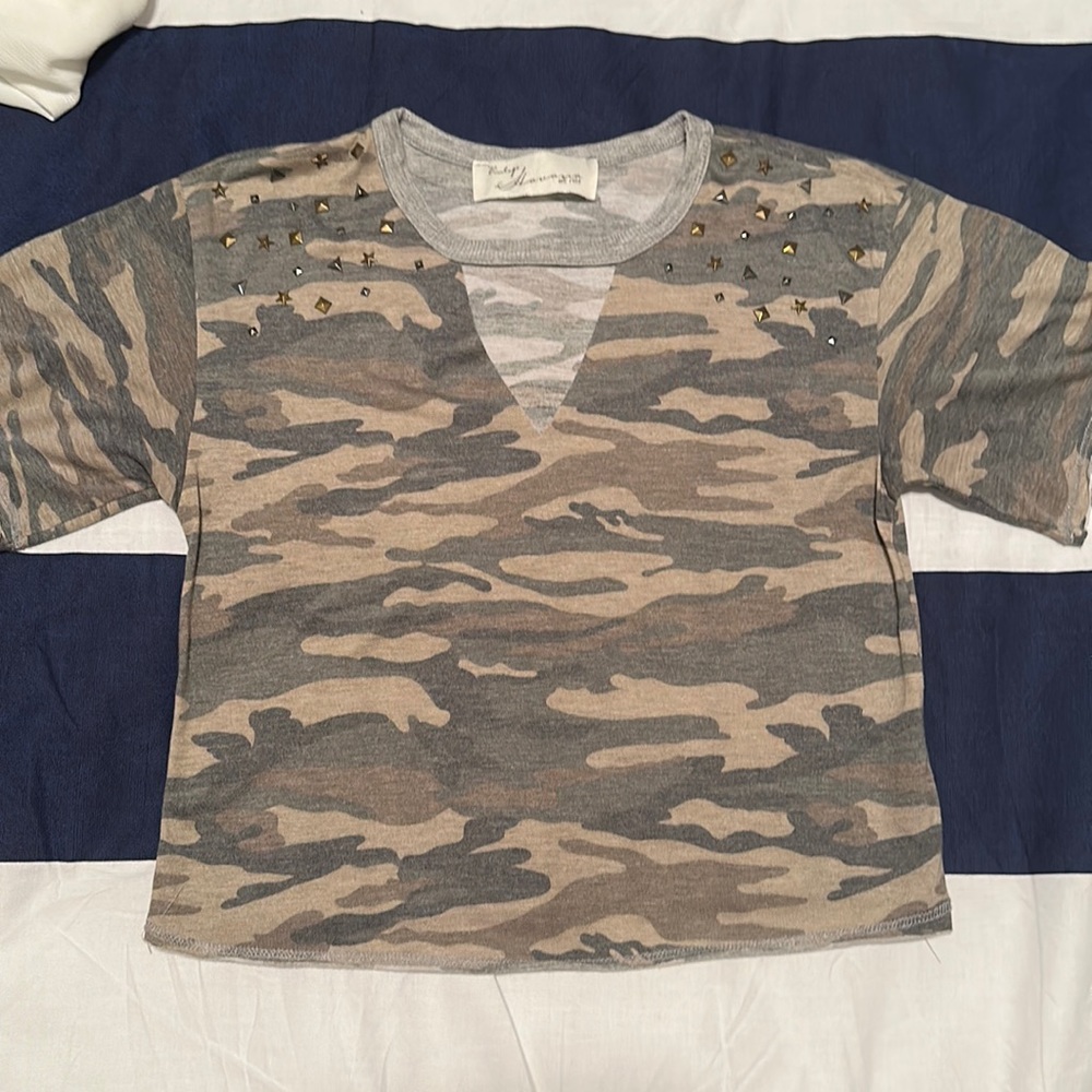Vintage Havana, Slight cropped camo shirt Size:S